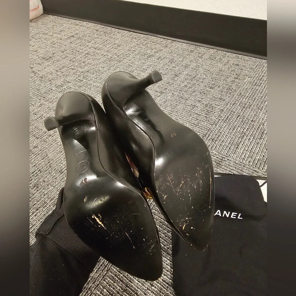 AUTHENTIC CHANEL VINTAGE NOIR CHAIN HEEL SZ 37